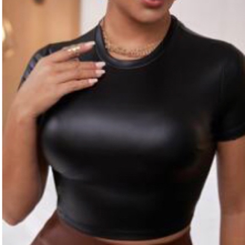 Black crop top